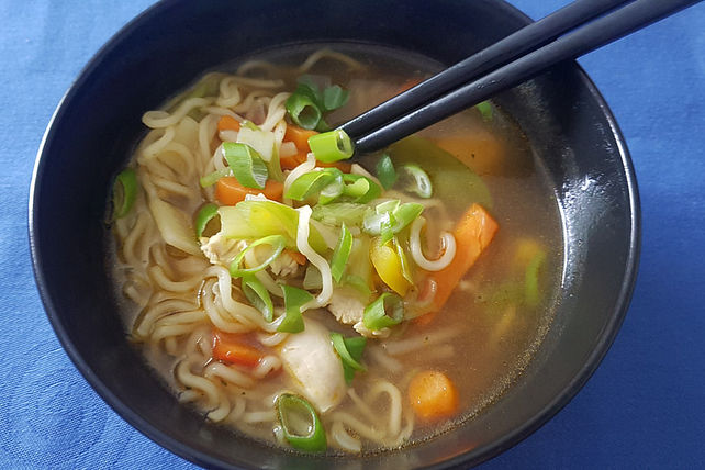 Asiatische Hühner - Nudelsuppe von JaSi| Chefkoch