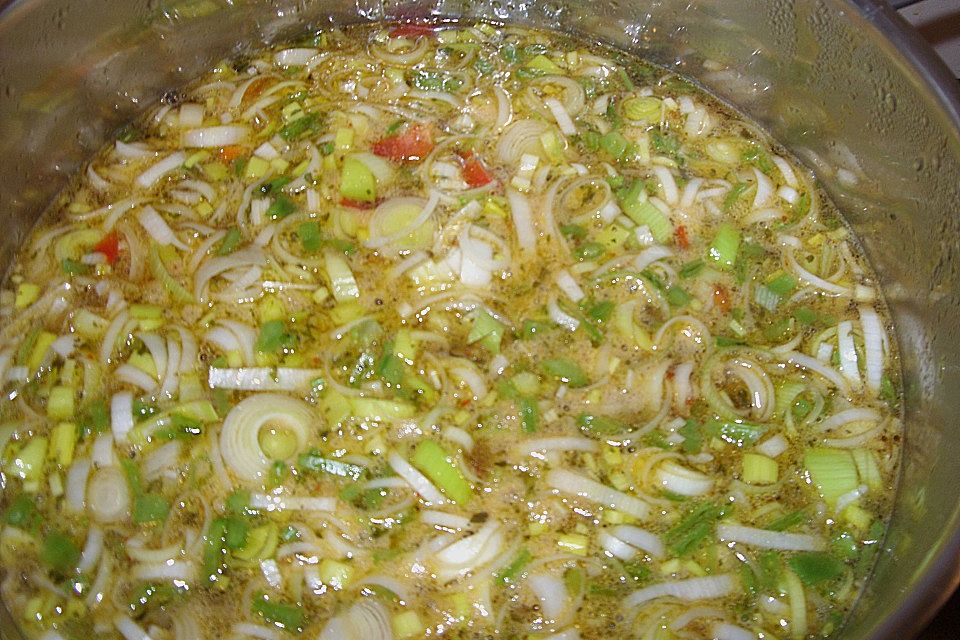 Asiatische Hühner - Nudelsuppe