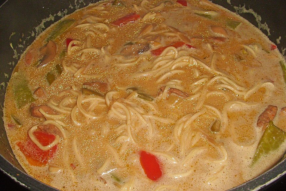 Asiatische Hühner - Nudelsuppe