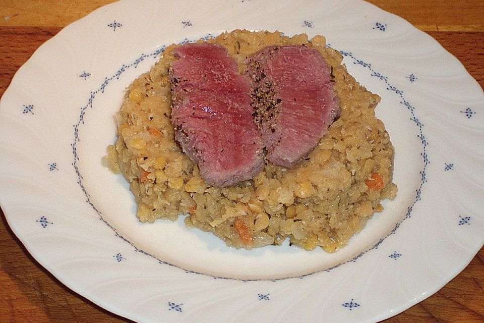 Schweinebäckchen auf Linsensalat