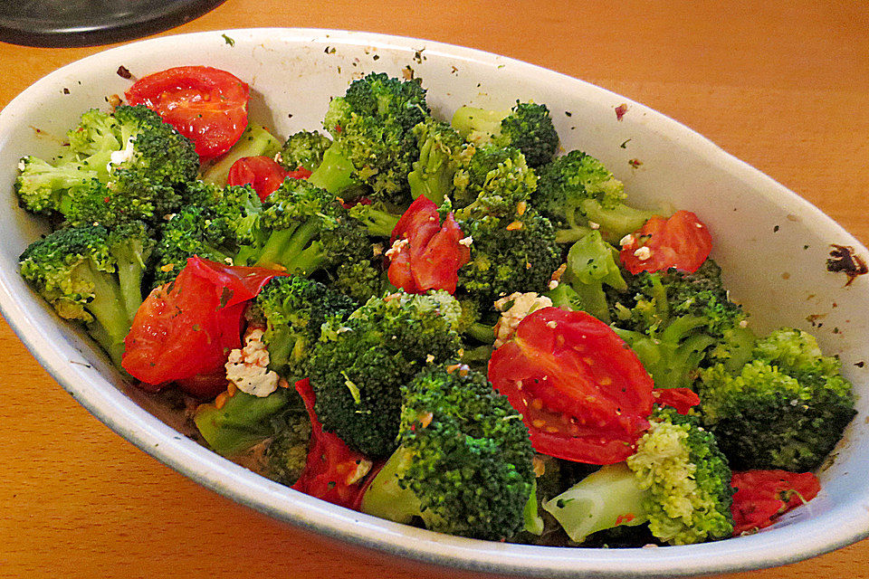 Überbackener Brokkoli mit Tomaten