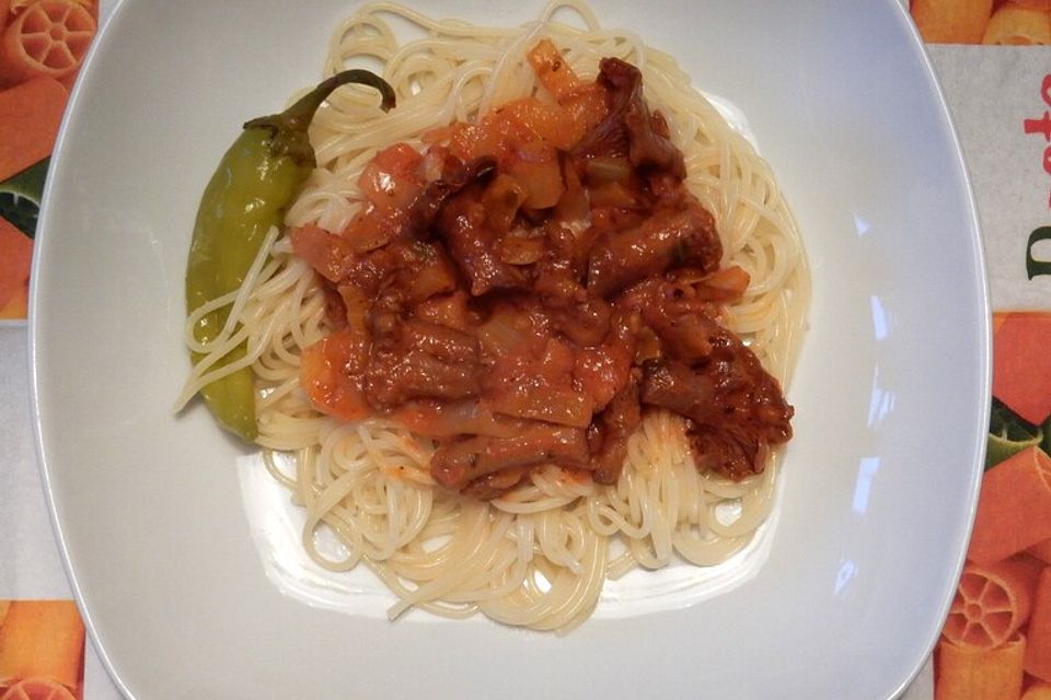 Spaghetti in frischer Tomatensauce mit Pfifferlingen