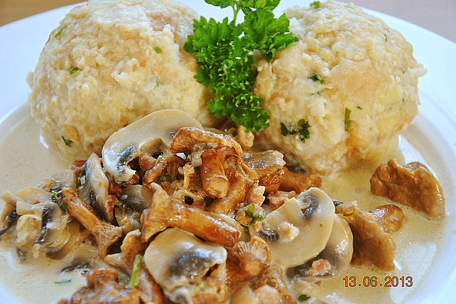 Semmelknödel mit Pfifferling - Rahmsauce von kleiner_engel| Chefkoch