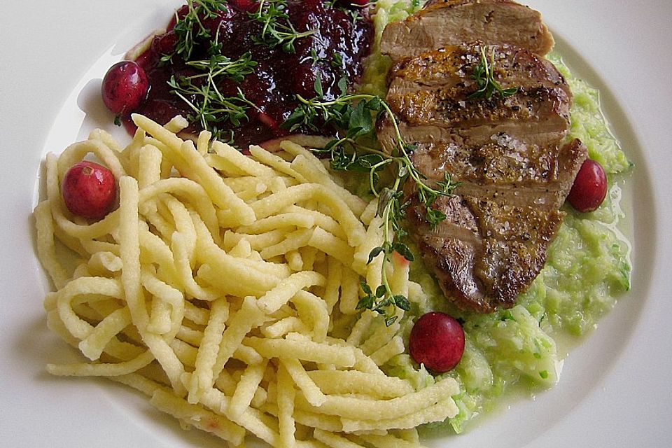 Fasanenbrüste mit Rahmwirsing und Cranberries