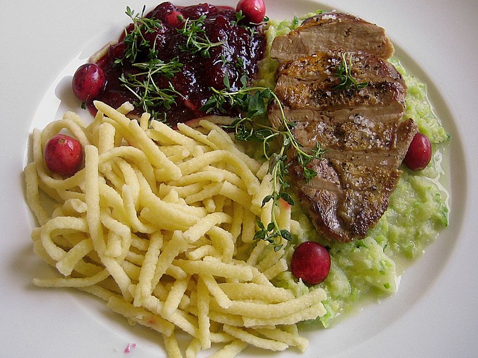 Fasanenbrüste mit Rahmwirsing und Cranberries von schrat| Chefkoch