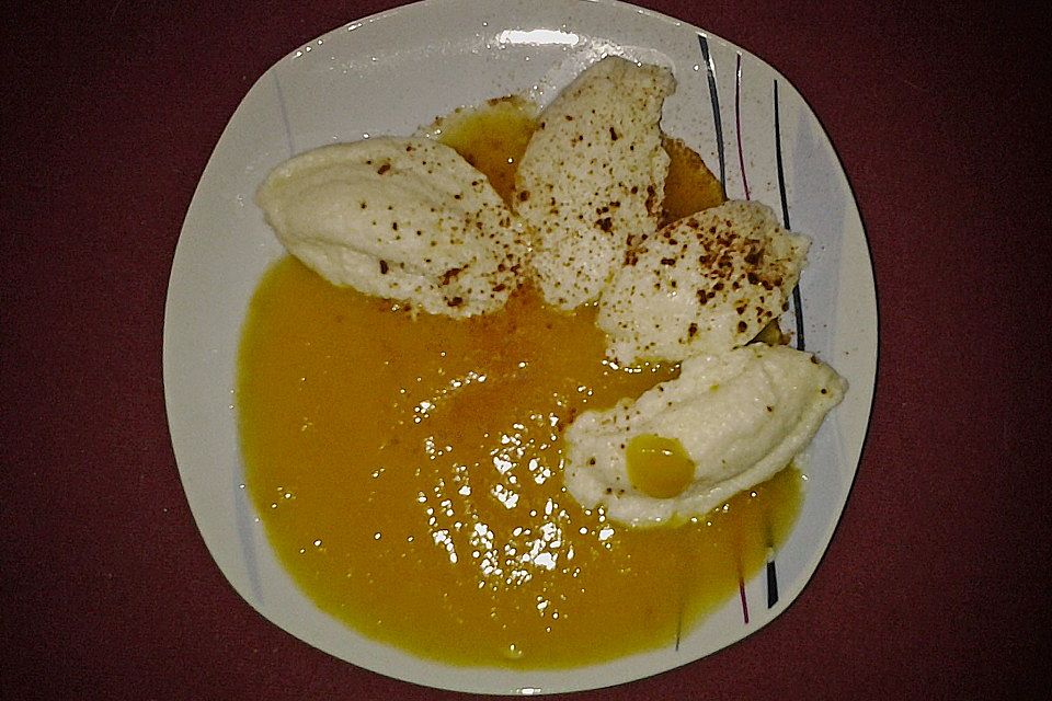 Topfennockerl mit Himbeersauce