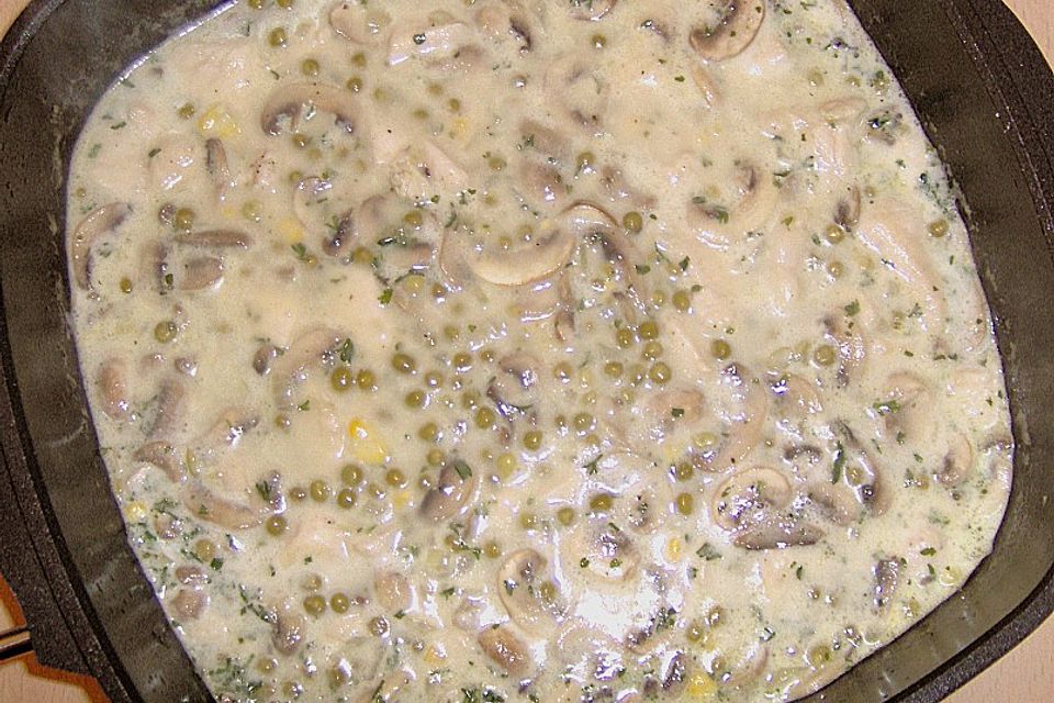 Hähnchen - Pilz - Sauce mit Nudeln