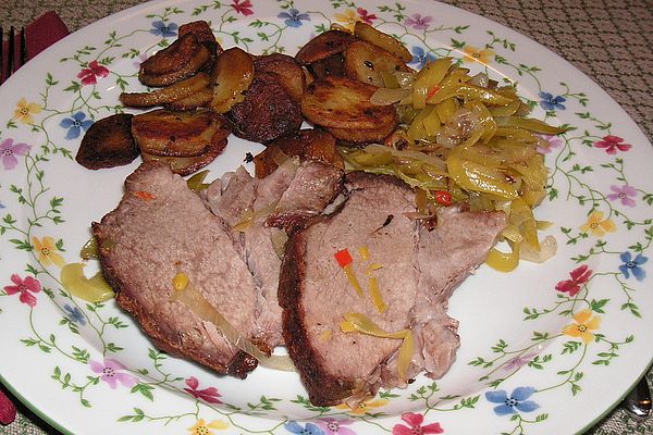 Schweinehals mit pikantem Lauchgemüse und Quittengeleesauce von ...