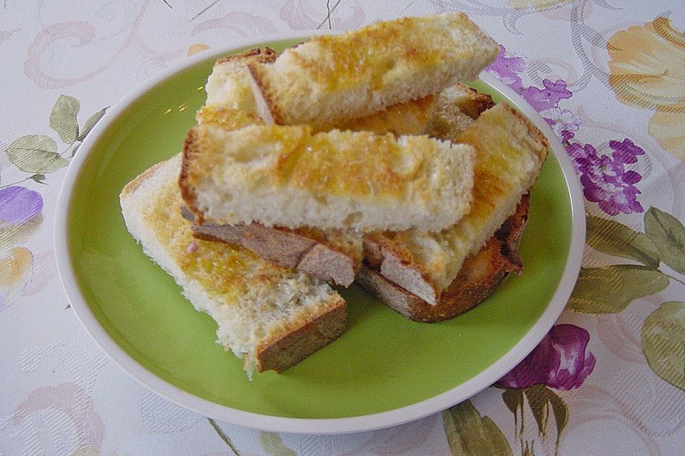 Gröstetes Weißbrot mit Olivenöl