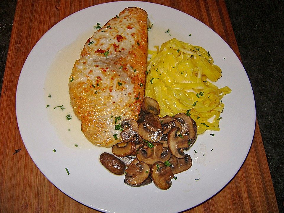Butterfisch mit gebratenen Champignons in Weißweinsauce von schrat ...