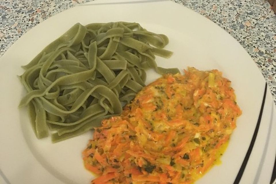 Penne mit Möhren - Orangen - Sauce