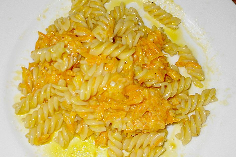 Penne mit Möhren - Orangen - Sauce