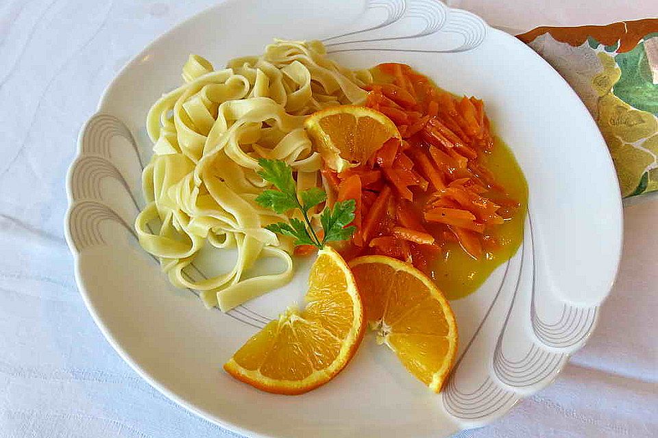 Penne mit Möhren - Orangen - Sauce