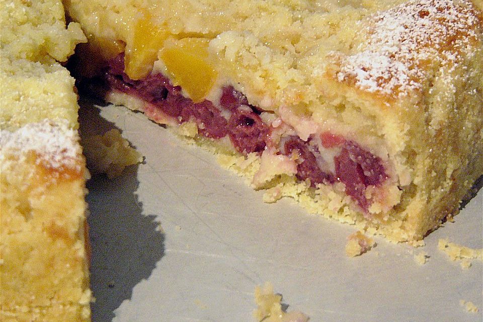 Pfirsich - Kirsch - Kuchen mit versunkenen Mandelstreuseln