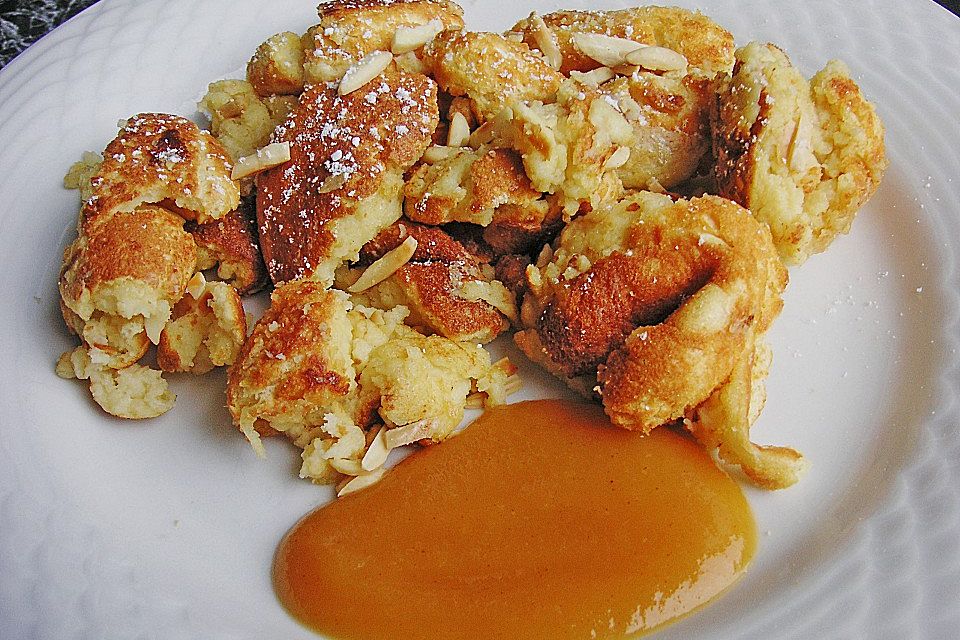 Kaiserschmarrn mit Mandelsplittern