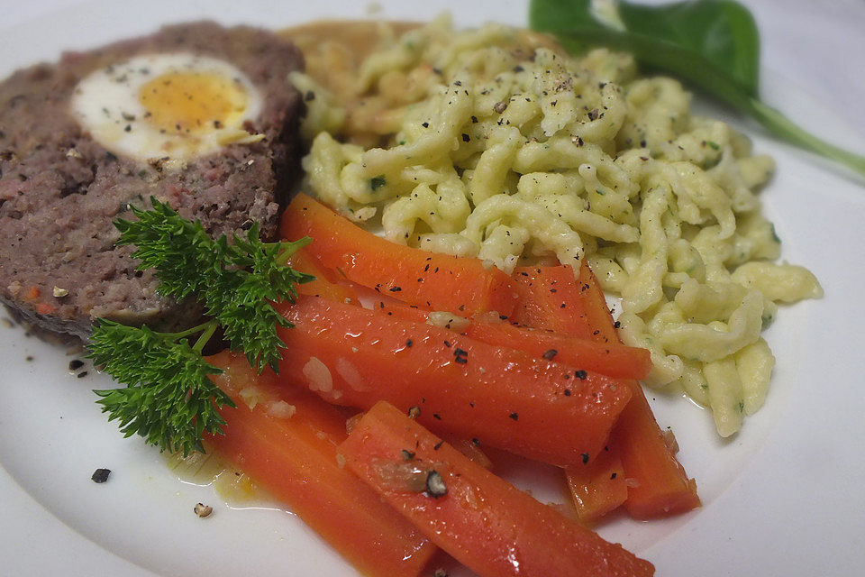 Falscher Hase mit glacierten Möhren und Spätzle