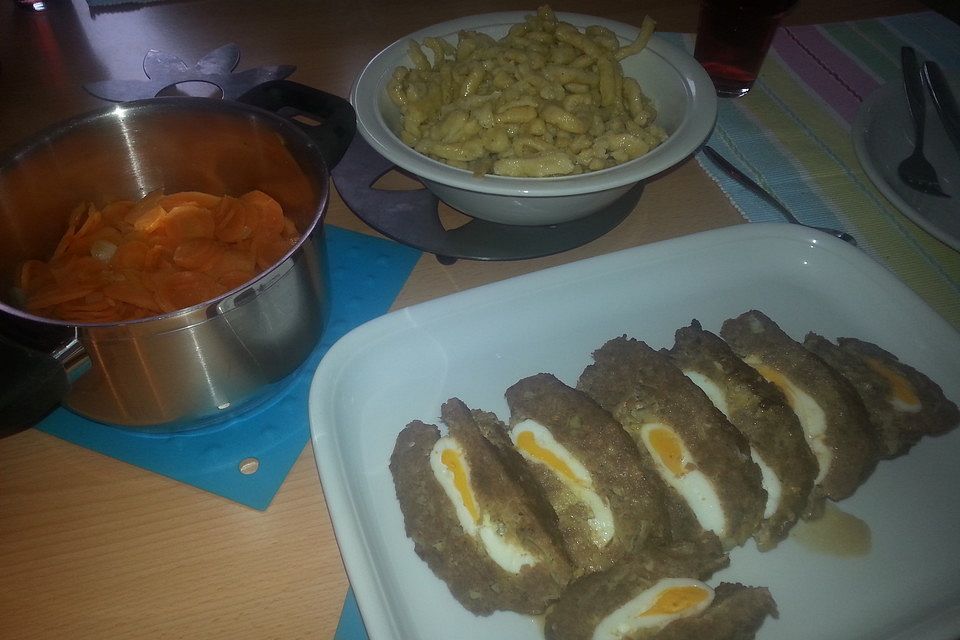 Falscher Hase mit glacierten Möhren und Spätzle
