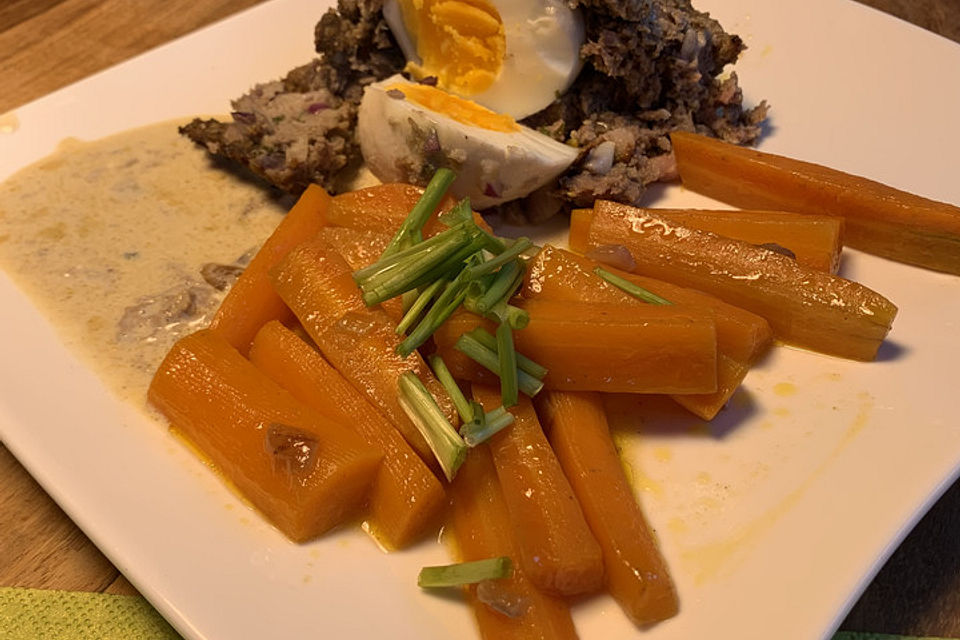 Falscher Hase mit glacierten Möhren und Spätzle