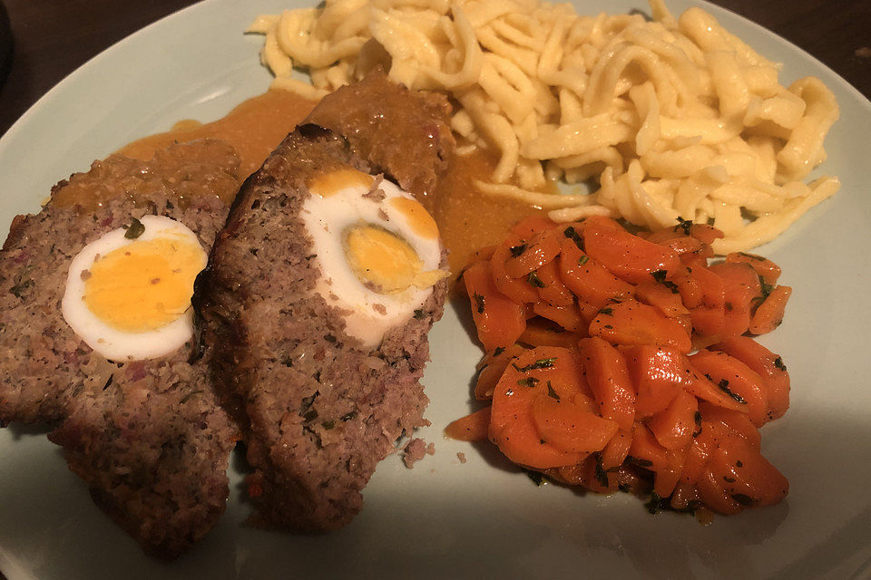 Falscher Hase mit glacierten Möhren und Spätzle