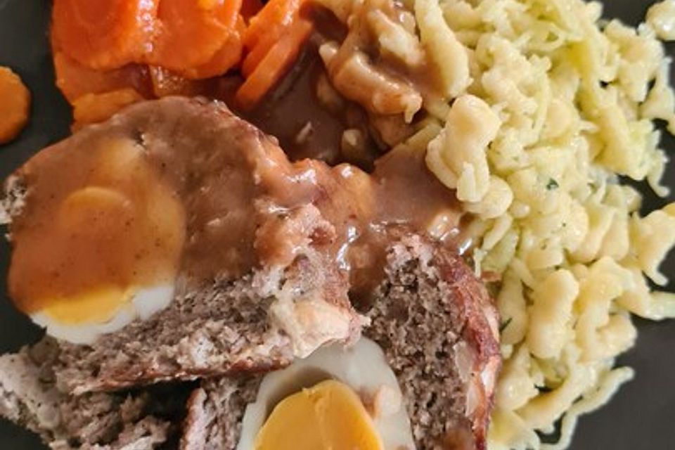 Falscher Hase mit glacierten Möhren und Spätzle