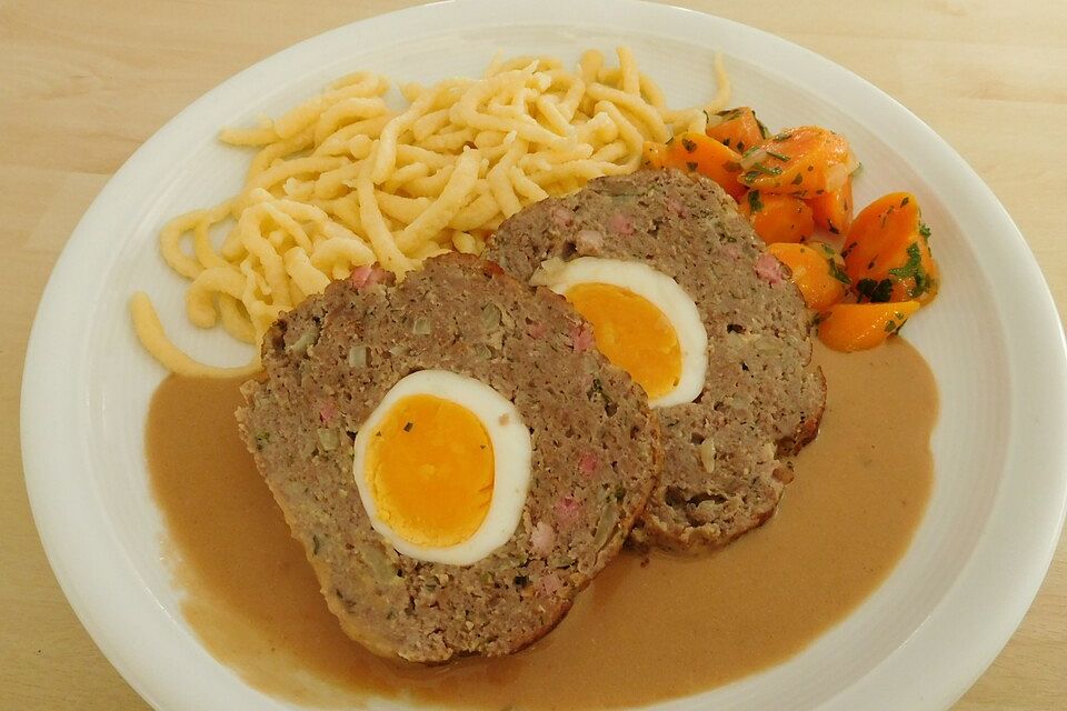 Falscher Hase mit glacierten Möhren und Spätzle