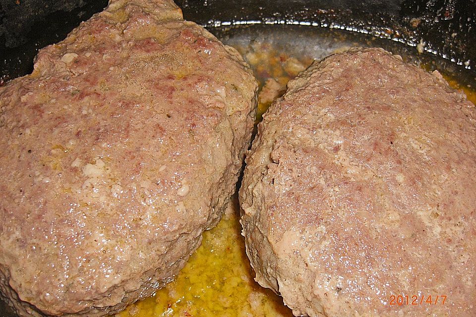Falscher Hase mit glacierten Möhren und Spätzle