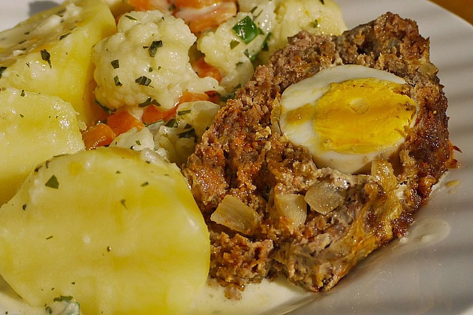 Falscher Hase mit glacierten Möhren und Spätzle