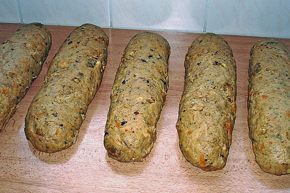 Früchtestollen de luxe mit Marzipanfüllung Früchtestollen de luxe mit Marzipanfüllung