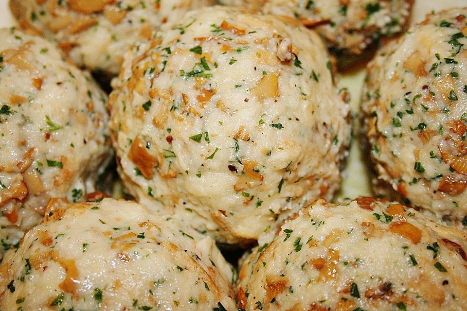 Pilzknödel mit Gorgonzolasauce