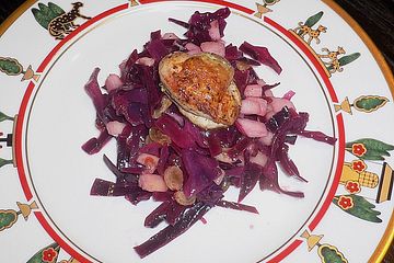 Rotkohlsalat mit gebratener Wachtelbrust