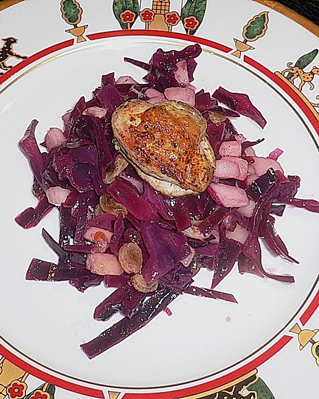 Rotkohlsalat mit gebratener Wachtelbrust