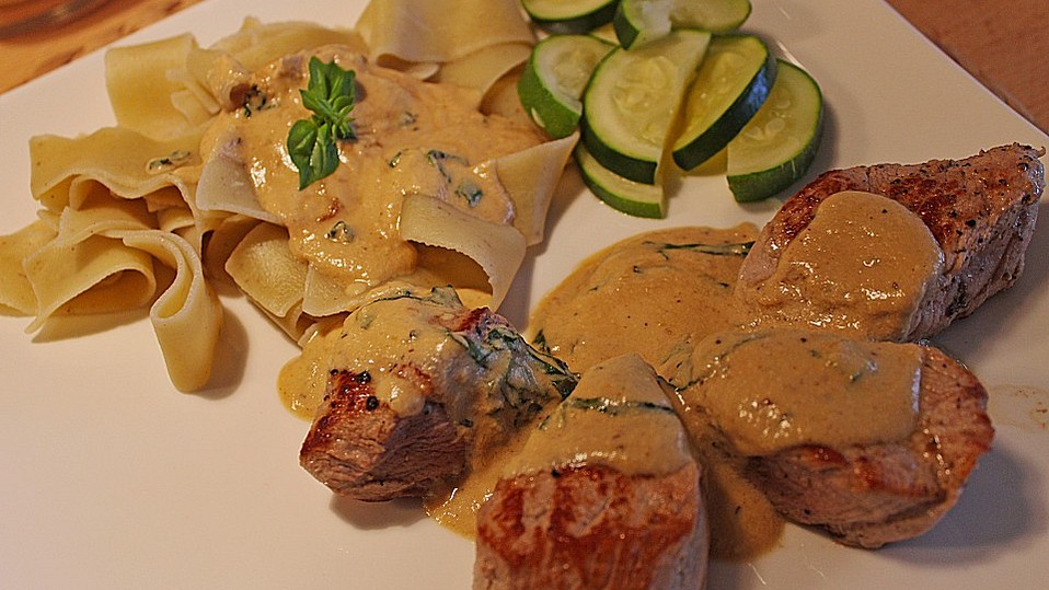 Schweinefiletmedaillons an Basilikum - Zitronen - Sauce
