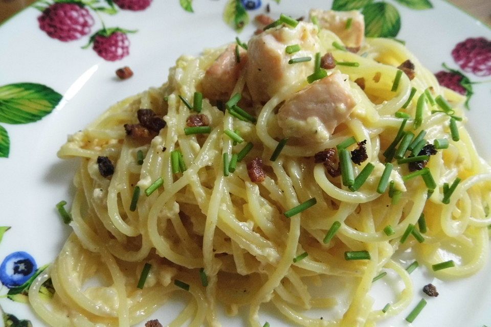 Pasta a la carbonara con Salmone