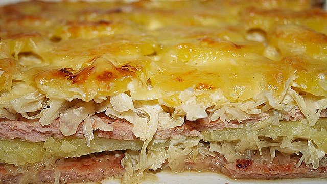 Leberkäseauflauf mit Sauerkraut und Kartoffeln von daja