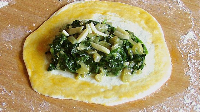 Kleine Calzoni mit Spinat von Heddu Kleine Calzoni mit Spinat von Heddu