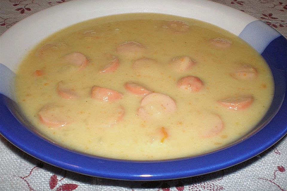 Kartoffelcremesuppe mit Wiener Würstchen