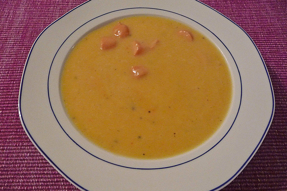 Kartoffelcremesuppe mit Wiener Würstchen