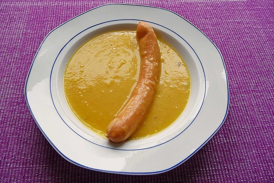 Kartoffelcremesuppe mit Wiener Würstchen