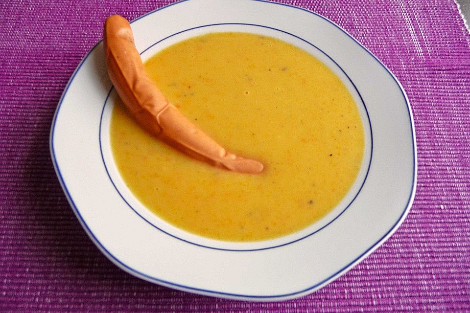 Kartoffelcremesuppe mit Wiener Würstchen