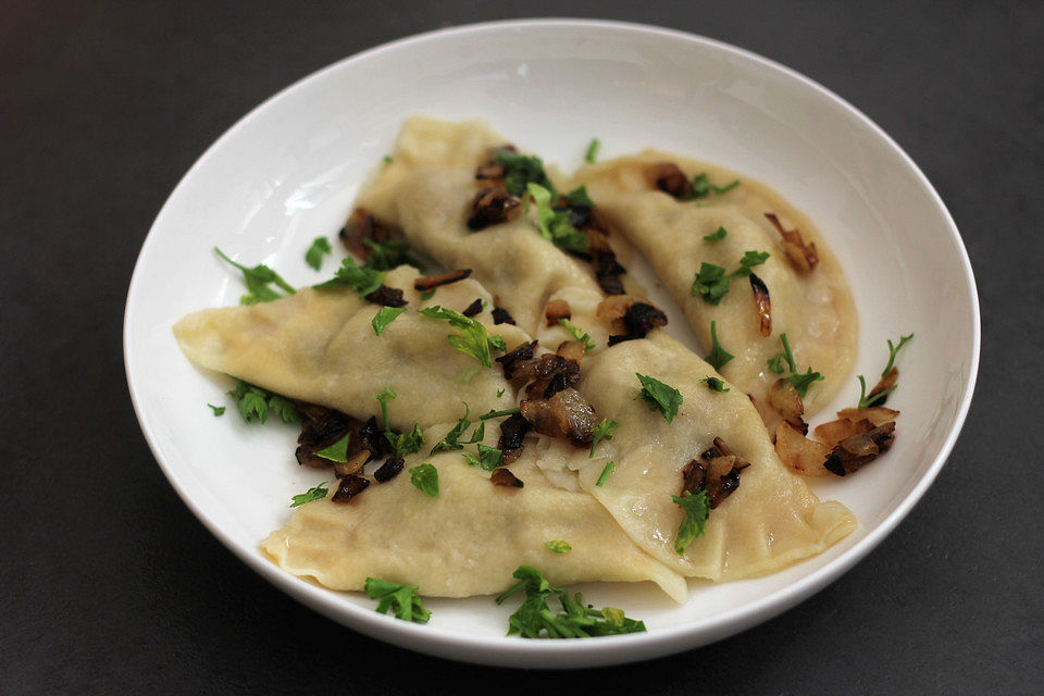 Russische Maultaschen mit Sauerkrautfüllung Russische Maultaschen mit Sauerkrautfüllung