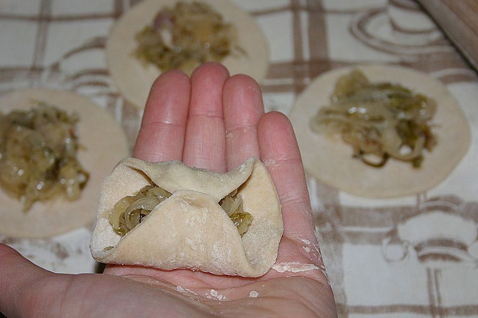 Russische Maultaschen mit Sauerkrautfüllung Russische Maultaschen mit Sauerkrautfüllung