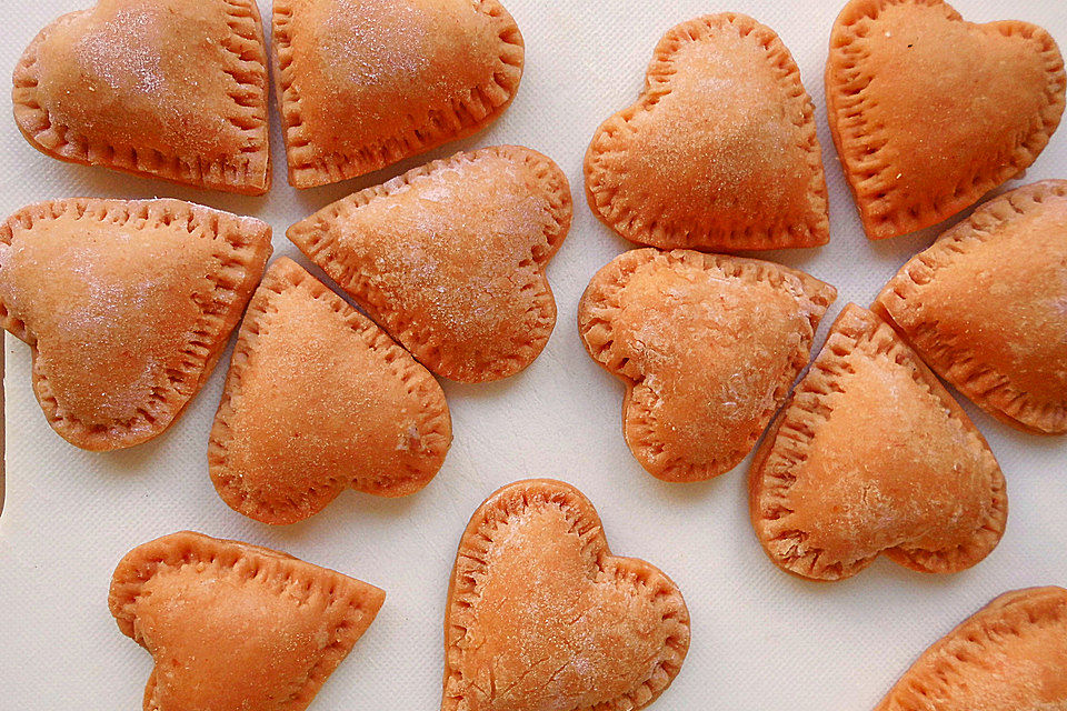 Gefüllte Nudelherzen in beschwipster Käsesauce Gefüllte Nudelherzen in beschwipster Käsesauce