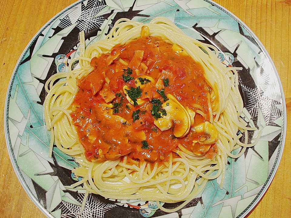 Spaghetti mit feiner Tomaten - Schinken - Sahne - Soße von zwergenmuomi ...