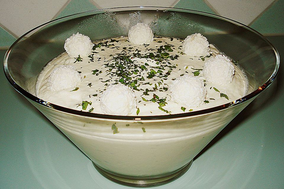 Ananascreme mit Raffaello Ananascreme mit Raffaello
