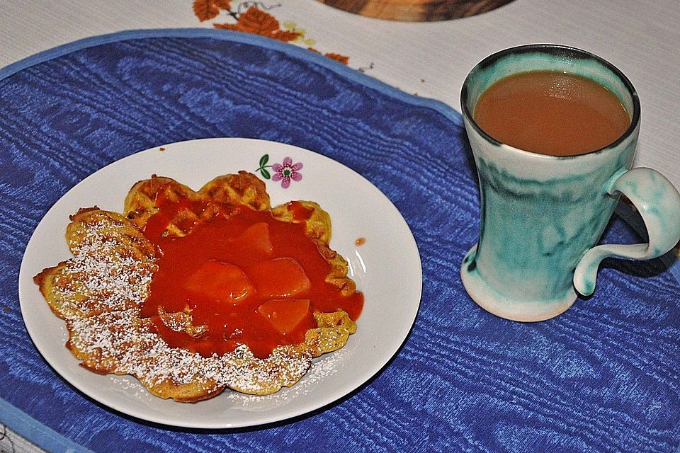 Kürbiswaffeln mit Hagebutten - Birnen - Soße