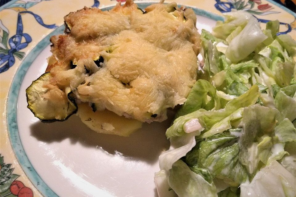 Auflauf aus Lammhack mit Frischkäse, Zucchini und Kartoffeln