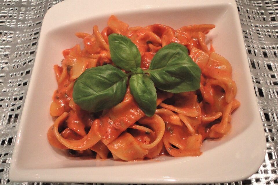 Dieters Linguine mit würziger Camembert - Tomaten - Sauce