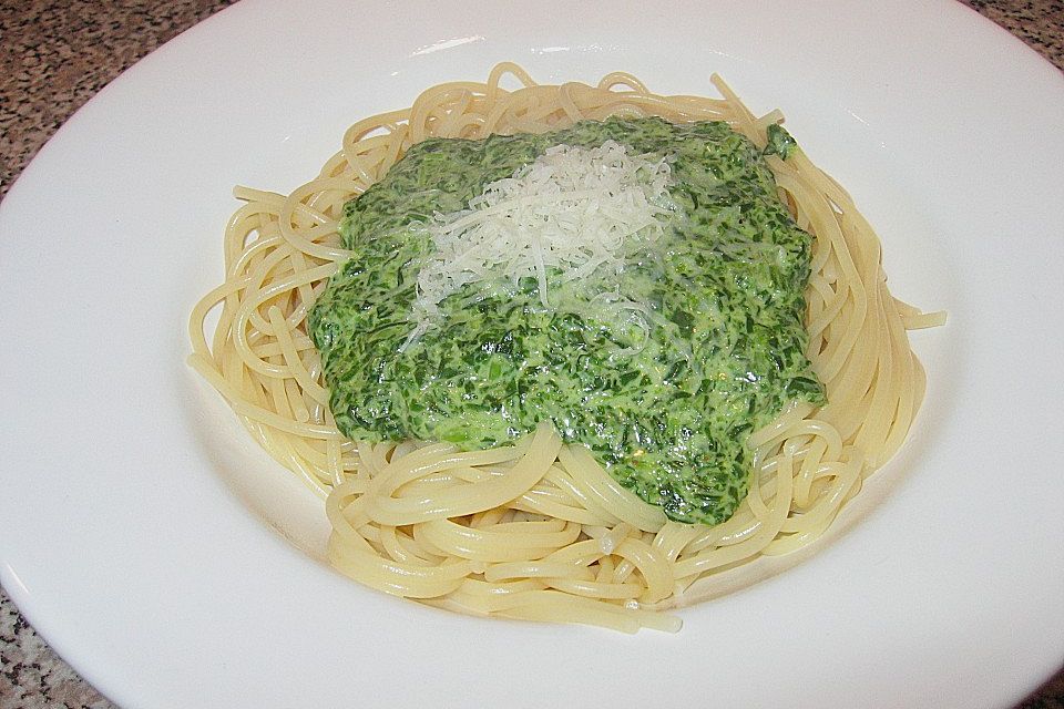 Spaghetti mit leckerer Spinatsauce