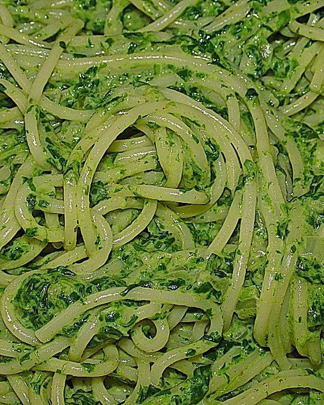 Spaghetti mit leckerer Spinatsauce