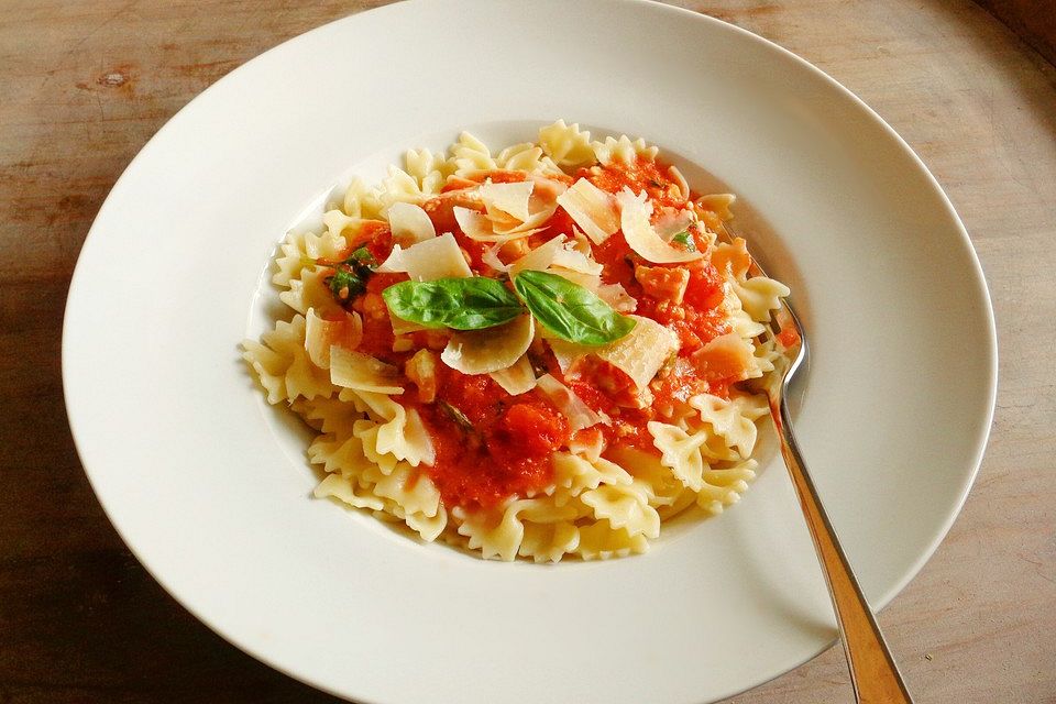 Spaghettini mit Tomaten - Feta - Sauce